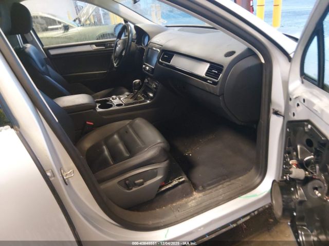 2016 VOLKSWAGEN TOUAREG WVGEP9BP3GD001450 Photo 4