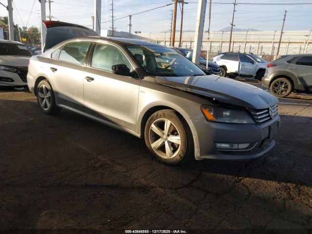 2015 VOLKSWAGEN PASSAT 1VWAT7A34FC104055 Photo 0