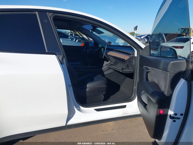 43848623 :رقم المزاد ، 7SAYGDEE6NF313818 vin ، 2022 Tesla Model Y Long Range Dual Motor All-wheel Drive مزاد بيع