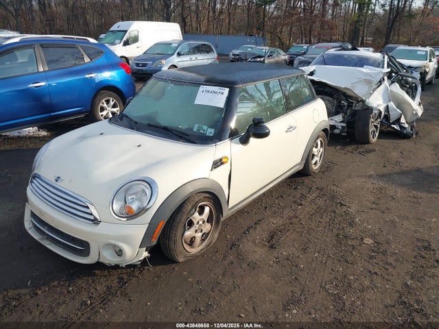 2011 MINI COOPER WMWSU3C52BT251476 Photo 1