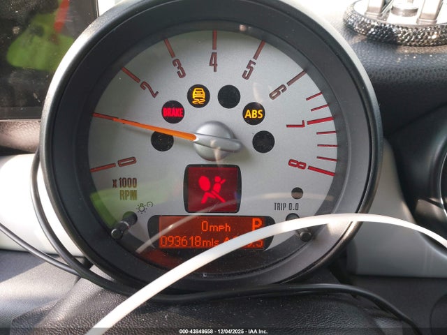 2011 MINI COOPER WMWSU3C52BT251476 Photo 6