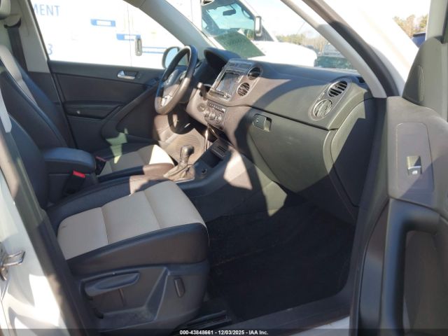 2017 VOLKSWAGEN TIGUAN WVGSV7AXXHK029189 Photo 4