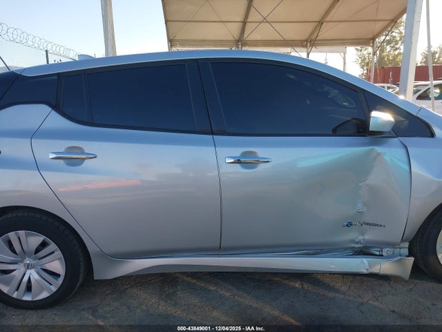 1N4AZ1CP5JC301121 Nissan LEAF S