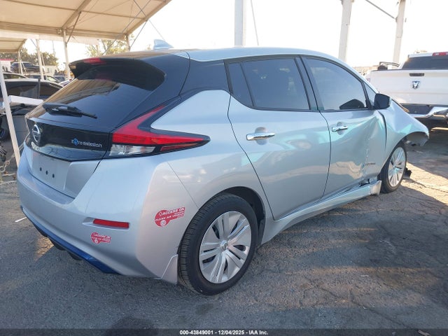 1N4AZ1CP5JC301121 Nissan LEAF S