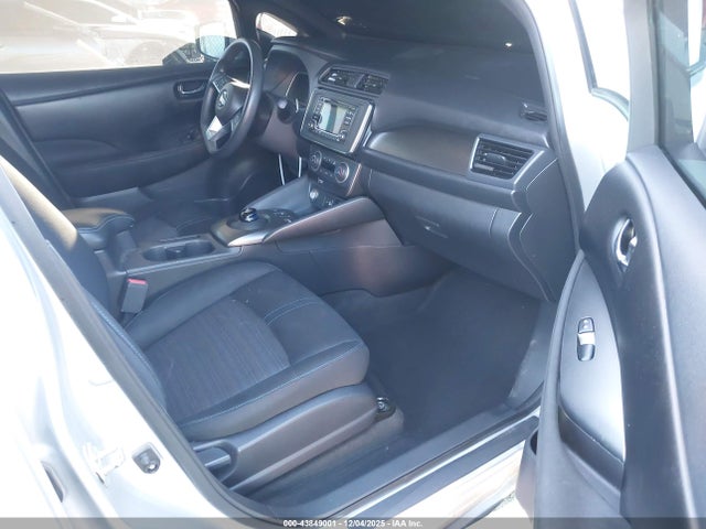 1N4AZ1CP5JC301121 Nissan LEAF S