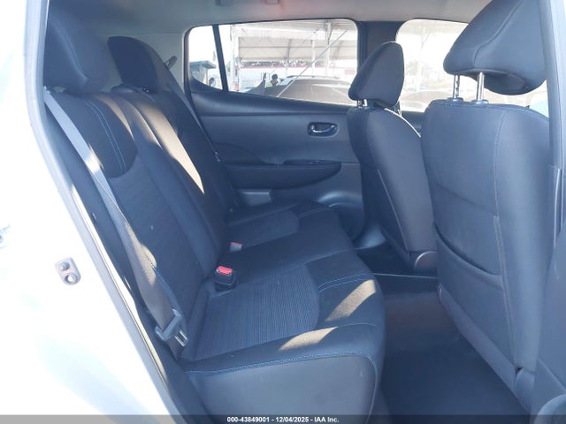 1N4AZ1CP5JC301121 Nissan LEAF S