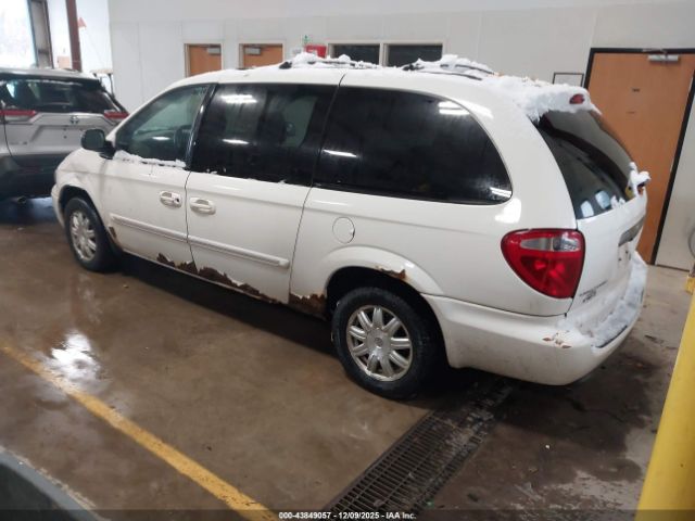 2006 CHRYSLER TOWN & COUNTRY 2A4GP54L66R894316 Photo 2