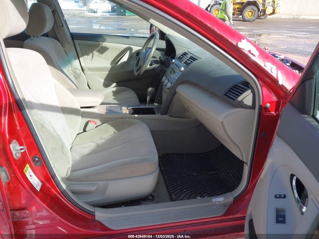 43849104 :رقم المزاد ، 4T4BF3EK7AR042521 vin ، 2010 Toyota Camry Le مزاد بيع