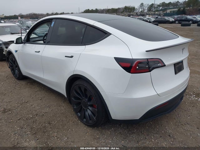 2023 TESLA MODEL Y 7SAYGDEF4PF601445 Photo 2