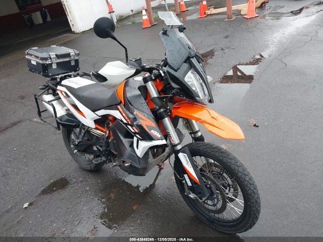 2021 KTM 890 VBKTR6406MM822248