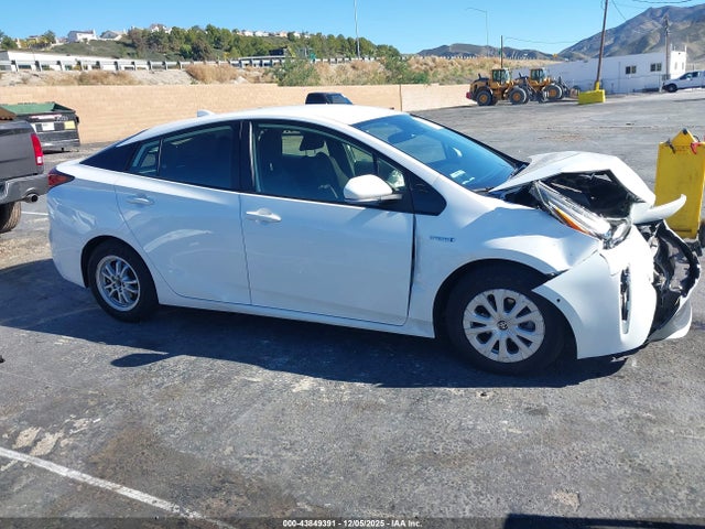JTDKAMFU1N3163737 Toyota Prius Le
