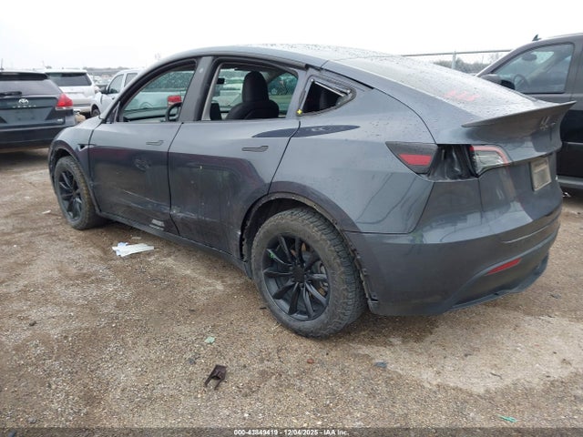 2023 TESLA MODEL Y 7SAYGDEE1PA089471 Photo 2