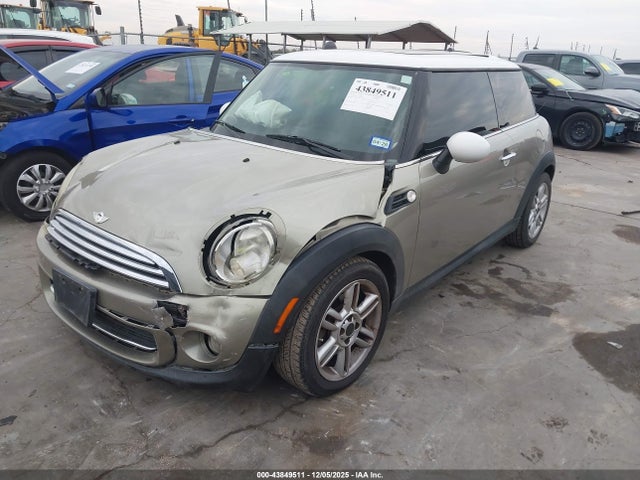 2011 MINI COOPER WMWSU3C57BT092440 Photo 1