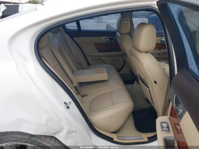 2010 JAGUAR XF SAJWA0GB7ALR63767 Photo 7