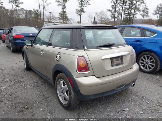 2008 MINI COOPER WMWMF33588TT63923 Photo 2