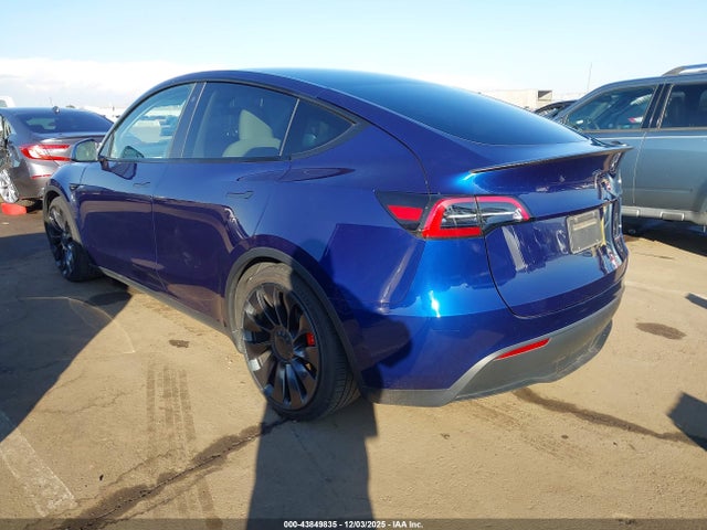 2023 TESLA MODEL Y 7SAYGDEF5PF760930 Photo 2