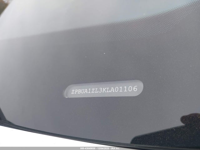 2019 LAMBORGHINI URUS ZPBUA1ZL3KLA01106 Photo 8