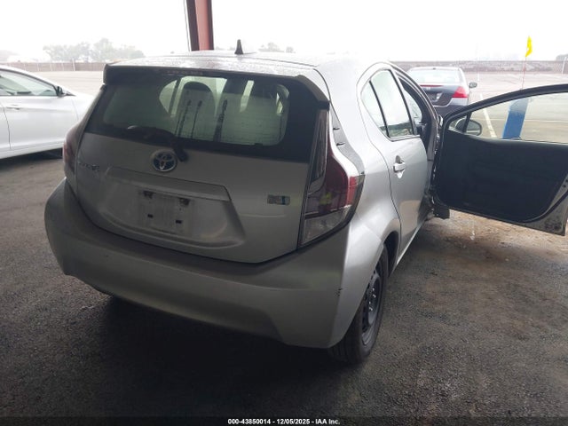 JTDKDTB30G1128667 Toyota Prius C One