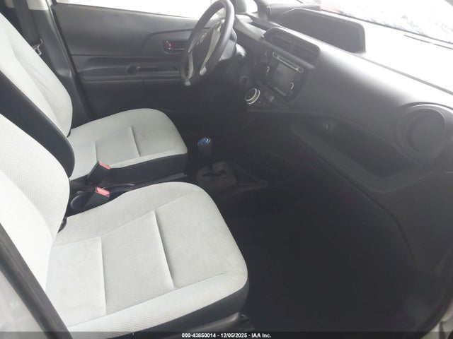 JTDKDTB30G1128667 Toyota Prius C One