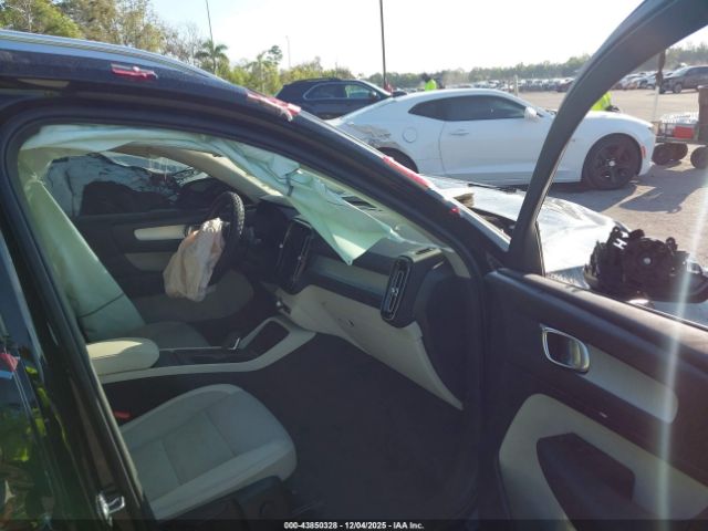 2020 VOLVO XC40 YV4AC2HKXL2245391 Photo 4