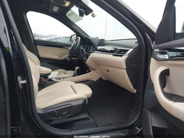 2019 BMW X1 WBXHT3C52K5L37748 Photo 4