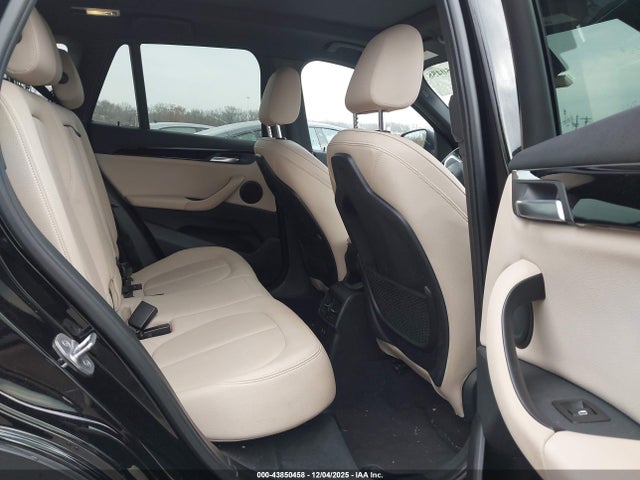 2019 BMW X1 WBXHT3C52K5L37748 Photo 7
