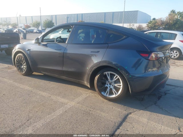 2020 TESLA MODEL Y 5YJYGDEE0LF030096 Photo 2
