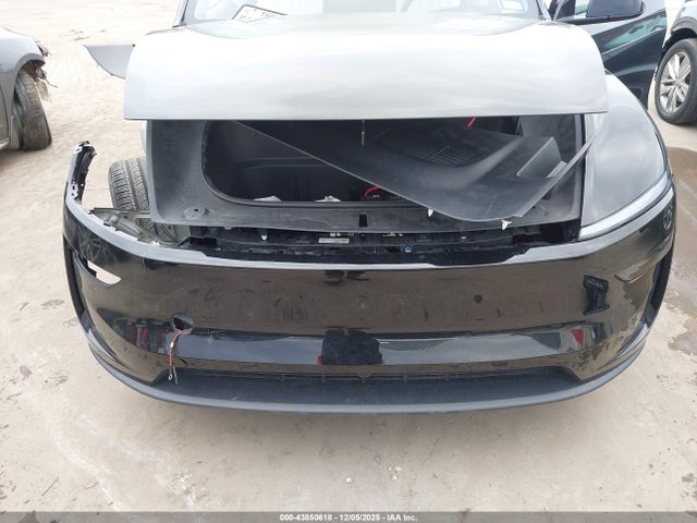 2026 TESLA MODEL Y 7SAYGDED9TA418161 Photo 5