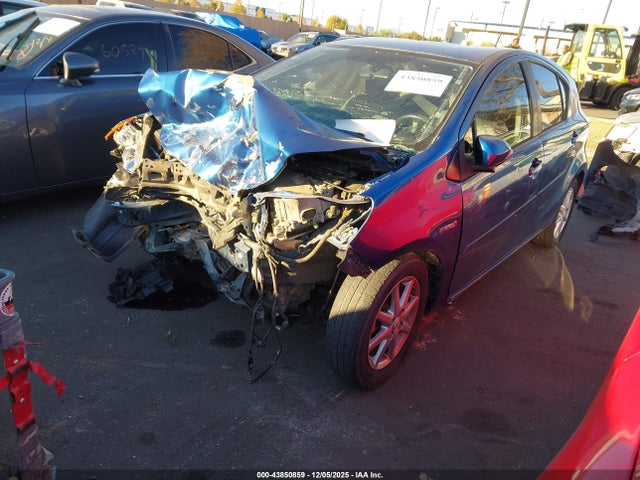 JTDKDTB37E1559410 Toyota Prius C Four