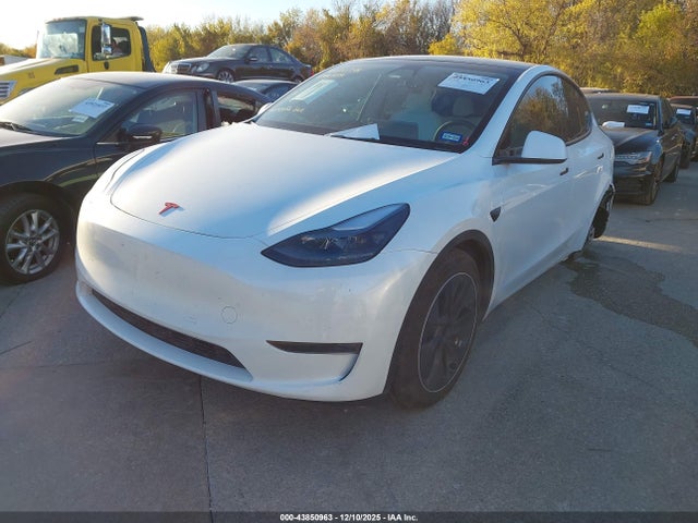2024 TESLA MODEL Y 7SAYGDEE0RA252906 Photo 1