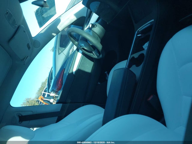 2024 TESLA MODEL Y 7SAYGDEE0RA252906 Photo 4