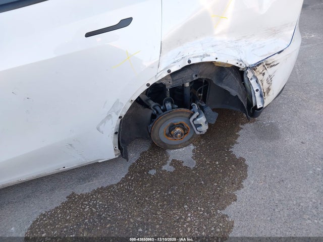 2024 TESLA MODEL Y 7SAYGDEE0RA252906 Photo 5