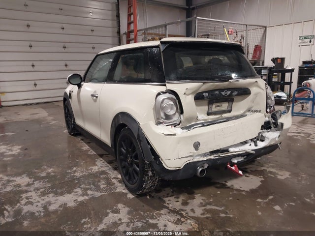 2018 MINI HARDTOP WMWXP5C58J2G62378 Photo 2