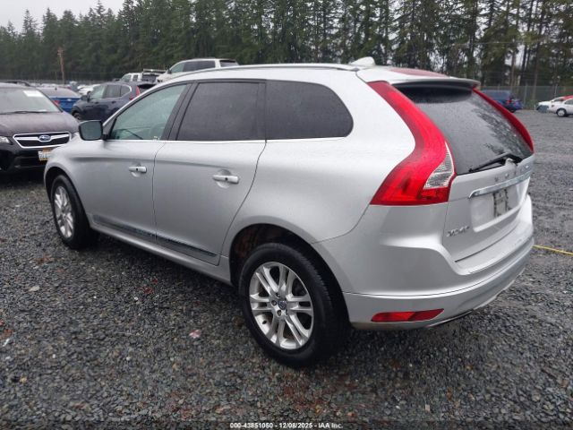 2016 VOLVO XC60 YV4612RKXG2811744 Photo 2