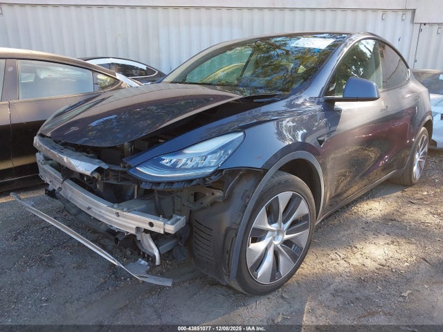 2021 TESLA MODEL Y 5YJYGDEE1MF157070 Photo 1