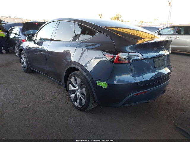 2021 TESLA MODEL Y 5YJYGDEE1MF157070 Photo 2