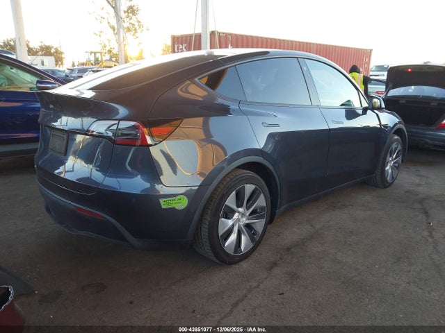 2021 TESLA MODEL Y 5YJYGDEE1MF157070 Photo 3