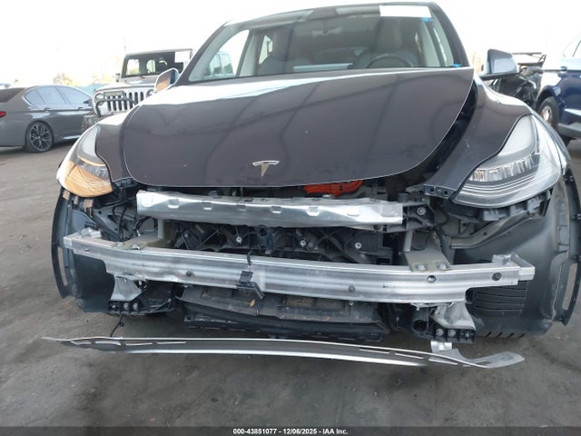 2021 TESLA MODEL Y 5YJYGDEE1MF157070 Photo 5