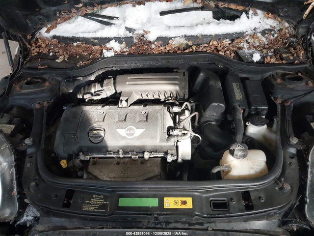 2010 MINI COOPER WMWMF3C57ATZ26739 Photo 9