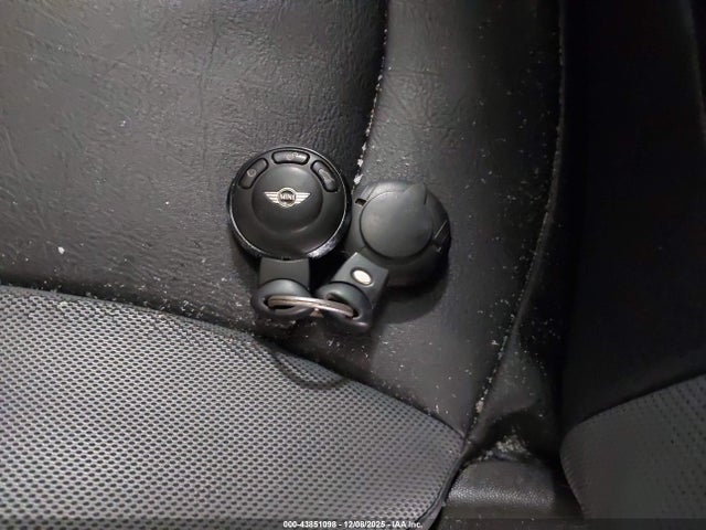2010 MINI COOPER WMWMF3C57ATZ26739 Photo 10