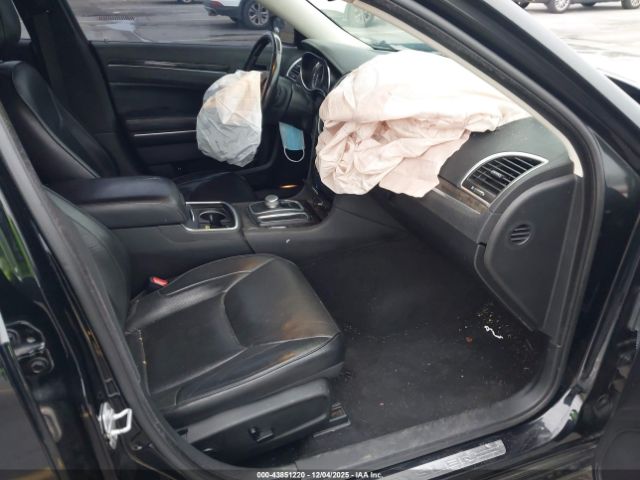 2019 CHRYSLER 300 2C3CCAKG0KH560396 Photo 4