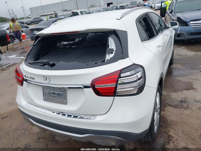 Mercedes-Benz GLA 250 2020 WDCTG4EBXLU027384 Image 17