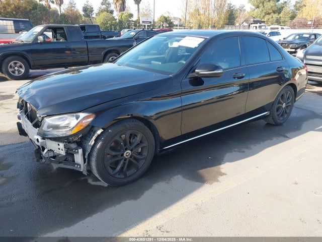 Mercedes-Benz C 300 2017 55SWF4JB4HU228255 Image 2