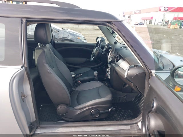 2009 MINI COOPER CLUBMAN WMWML33509TX50573 Photo 4