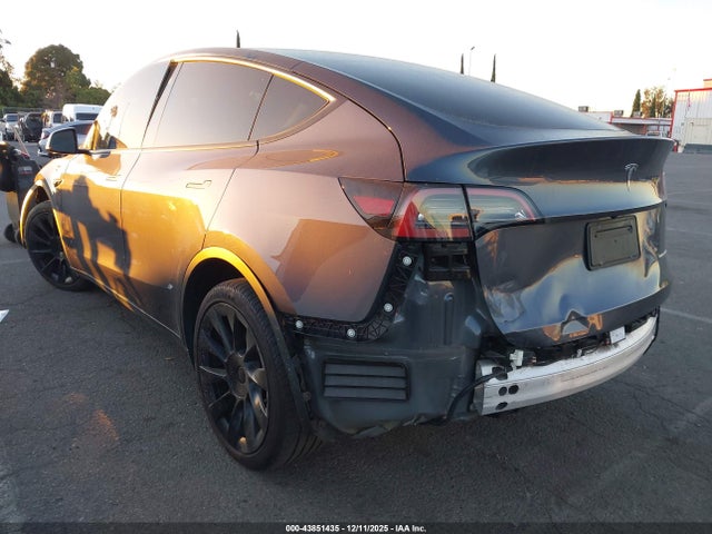 2023 TESLA MODEL Y 7SAYGDEE9PA028479 Photo 2