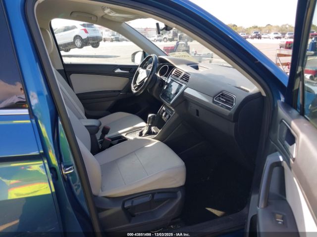 2018 VOLKSWAGEN TIGUAN 3VV3B7AX2JM209929 Photo 4