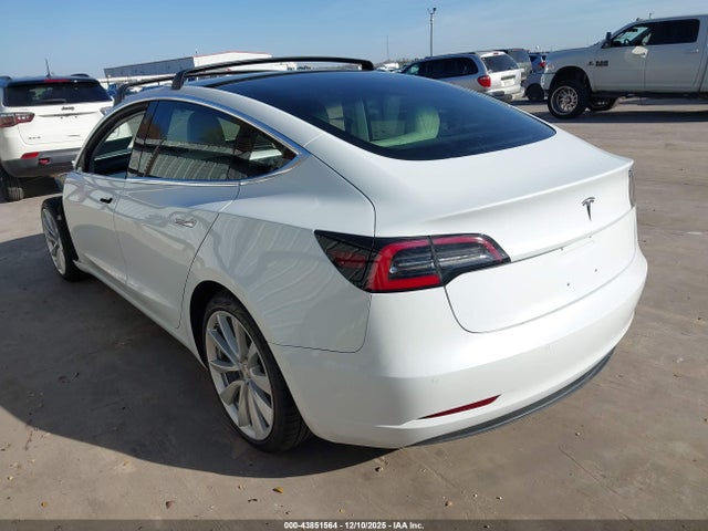 2018 TESLA MODEL 3 5YJ3E1EB6JF098159 Photo 2