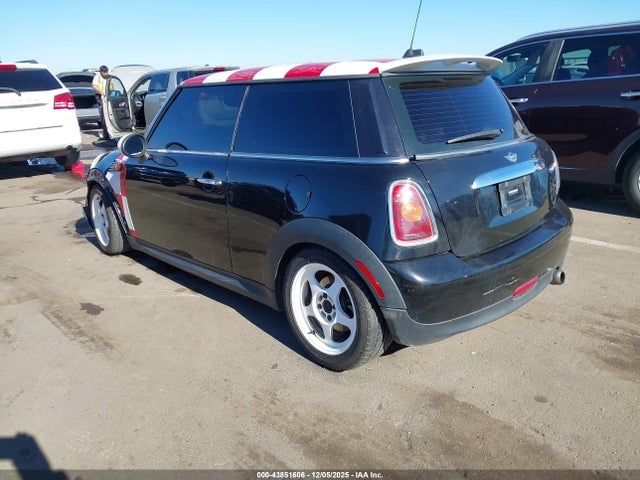 2009 MINI COOPER WMWMF33569TW78883 Photo 2