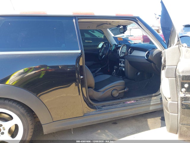 2009 MINI COOPER WMWMF33569TW78883 Photo 4