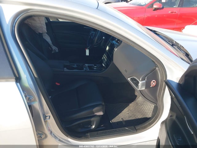 2017 JAGUAR XE SAJAD4BG5HA973831 Photo 4